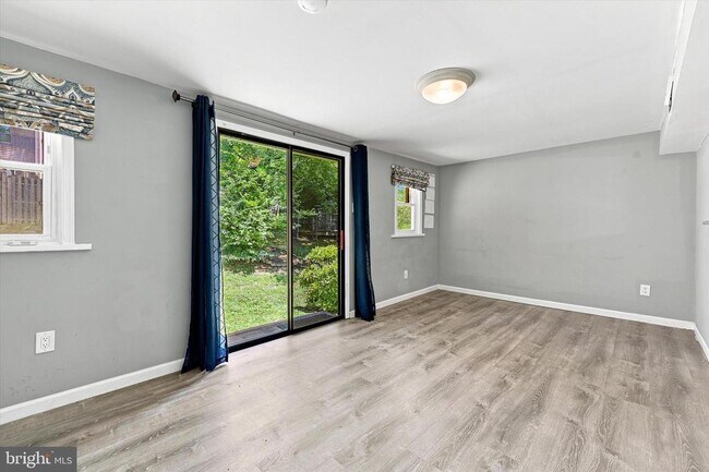 Building Photo - 106 Woodside Cir
