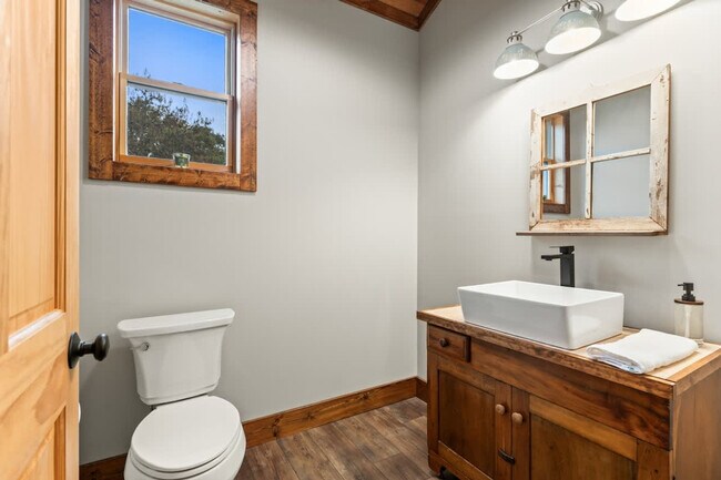 Building Photo - 299 Westview Dr