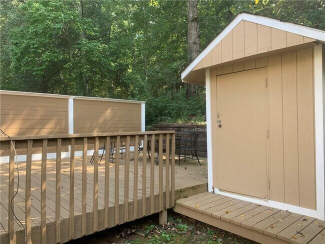 Building Photo - 1652 Grist Mill Dr