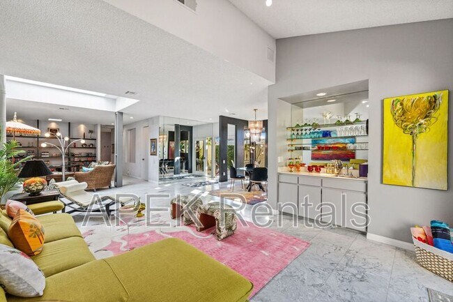 Building Photo - 1317 E Amado Rd