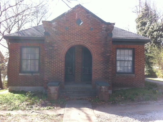 Building Photo - 615-617 West Reagan Street