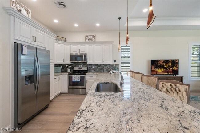 Building Photo - 730 95th Ave N