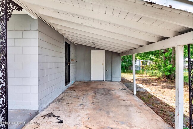 Building Photo - 4030 Leonard Cir E