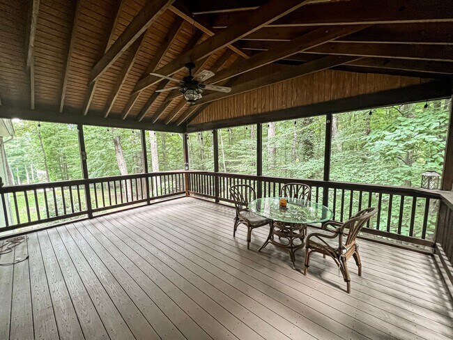 Building Photo - Remarkable Home With Spacious Deck And Det...