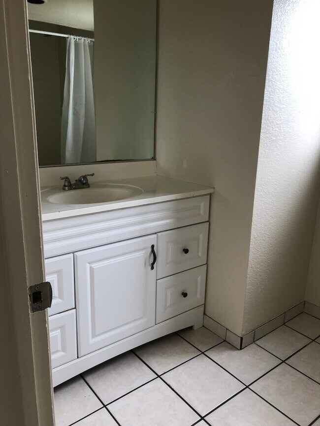 Building Photo - 850 Camino Lindo