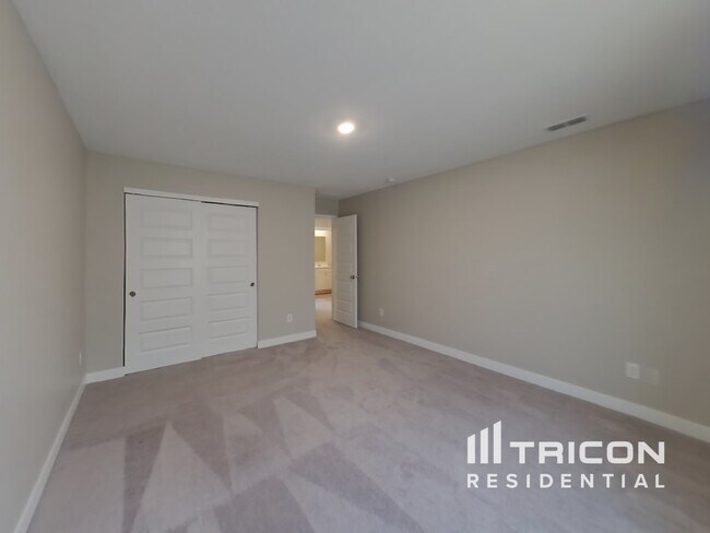 Building Photo - 2224 S Carlota Dr
