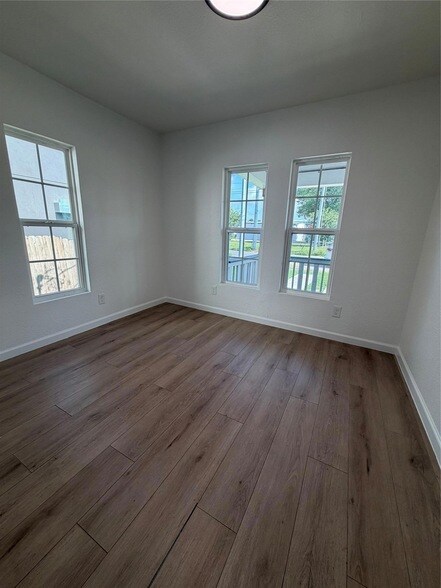 Building Photo - 1207 Pine St
