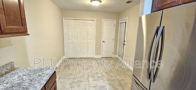 Building Photo - 703 Sunbury Ct