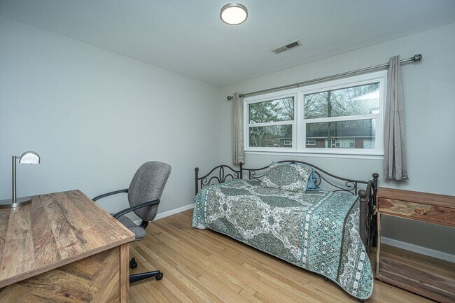 Building Photo - Charming Hanahan Ranch with Hardwood Floor...