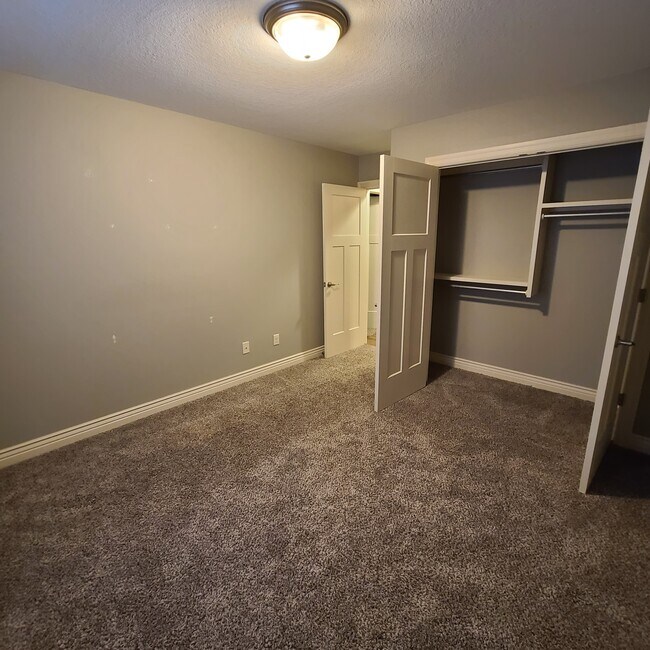 Building Photo - 12823 E Zimmerly St