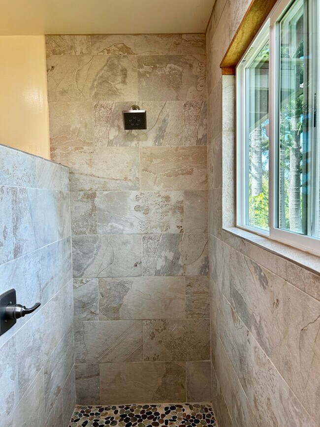 Building Photo - Brand New Luxury Furnished 3 bed 2 bath Ho...
