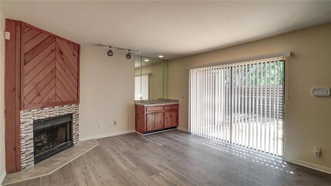 Building Photo - 15206 W Pond Woods Dr