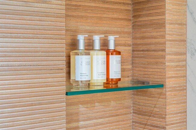 Building Photo - 2301 Collins Ave