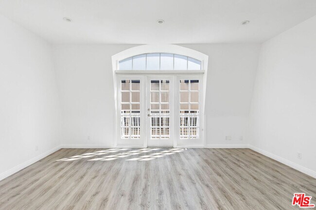 Building Photo - 9800 Vidor Dr