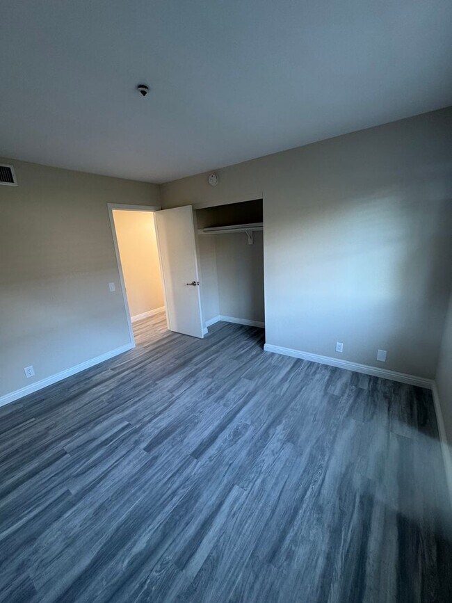 Building Photo - 106 Dije Ct