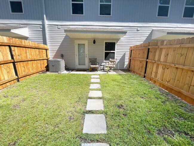 Building Photo - 1227 Fairchild Vlg Dr