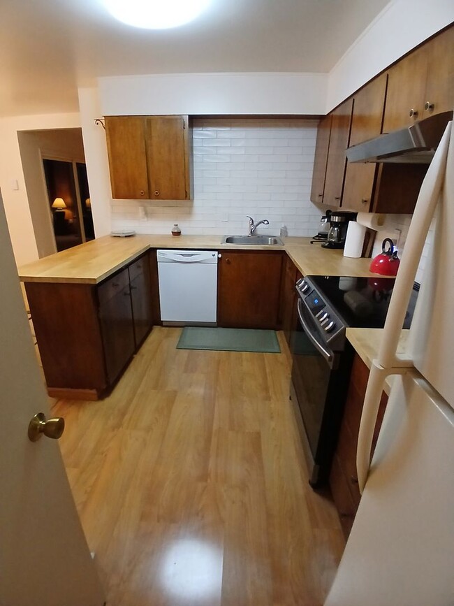 Building Photo - HS01