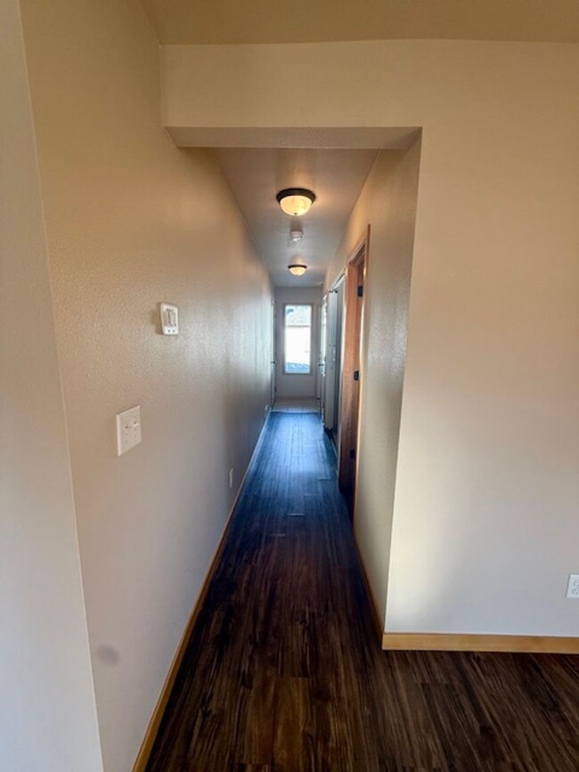 Building Photo - 3 Bedrooms 2 1/2 Bathroom Townhouse