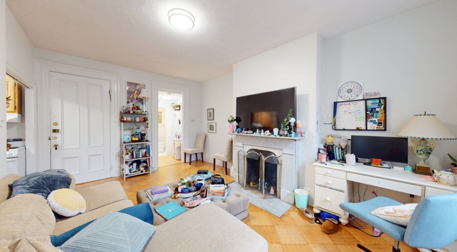 Building Photo - 482 Beacon St