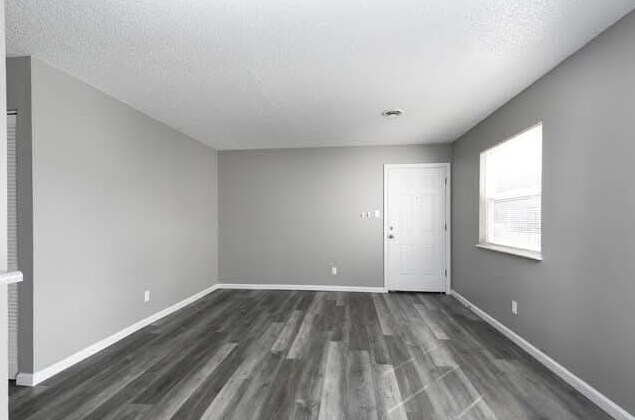 Building Photo - 121 Sandstone Ct