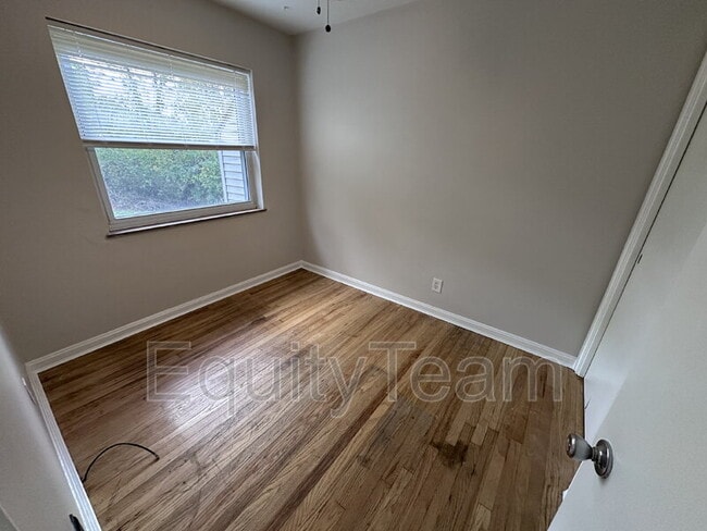 Building Photo - 1192 Hempstead Dr