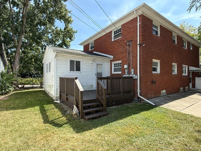 Building Photo - 2082 Vernier Rd