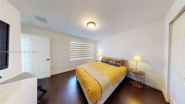 Building Photo - 5092 SW 173rd Ave