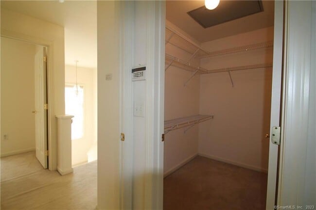 Building Photo - 1407 Larson Dr