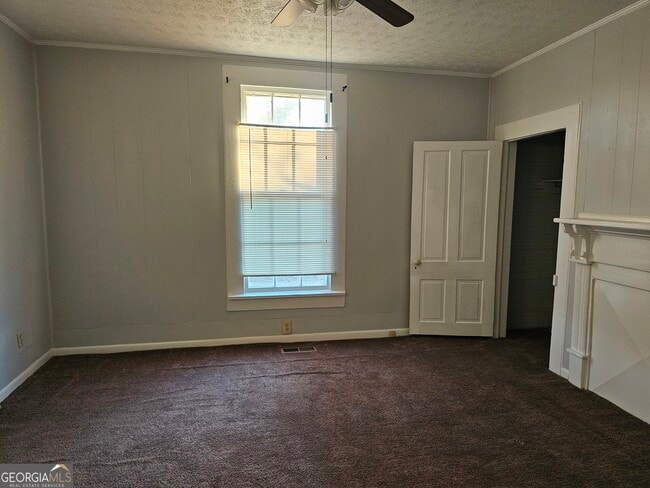 Building Photo - 1325 3rd St