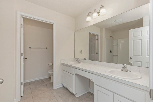 Building Photo - Silver Leaf townhouse w/ Office!