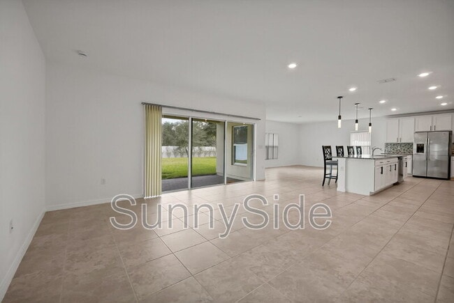 Building Photo - 10116 Grande Lp