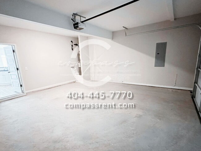 Building Photo - 200 Lyndon Wy NW