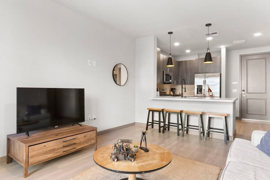 Building Photo - 390 N 2nd Ave