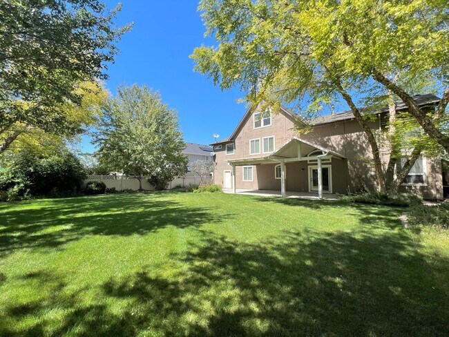 Building Photo - 5 Bed 3 Bath Bridge Tower Beauty