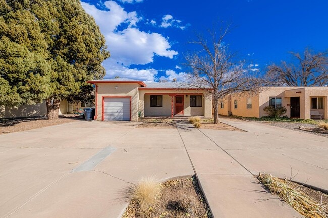 Building Photo - 624 Adams St NE