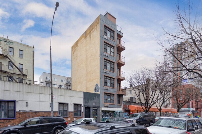 Building Photo - 135 Boerum St