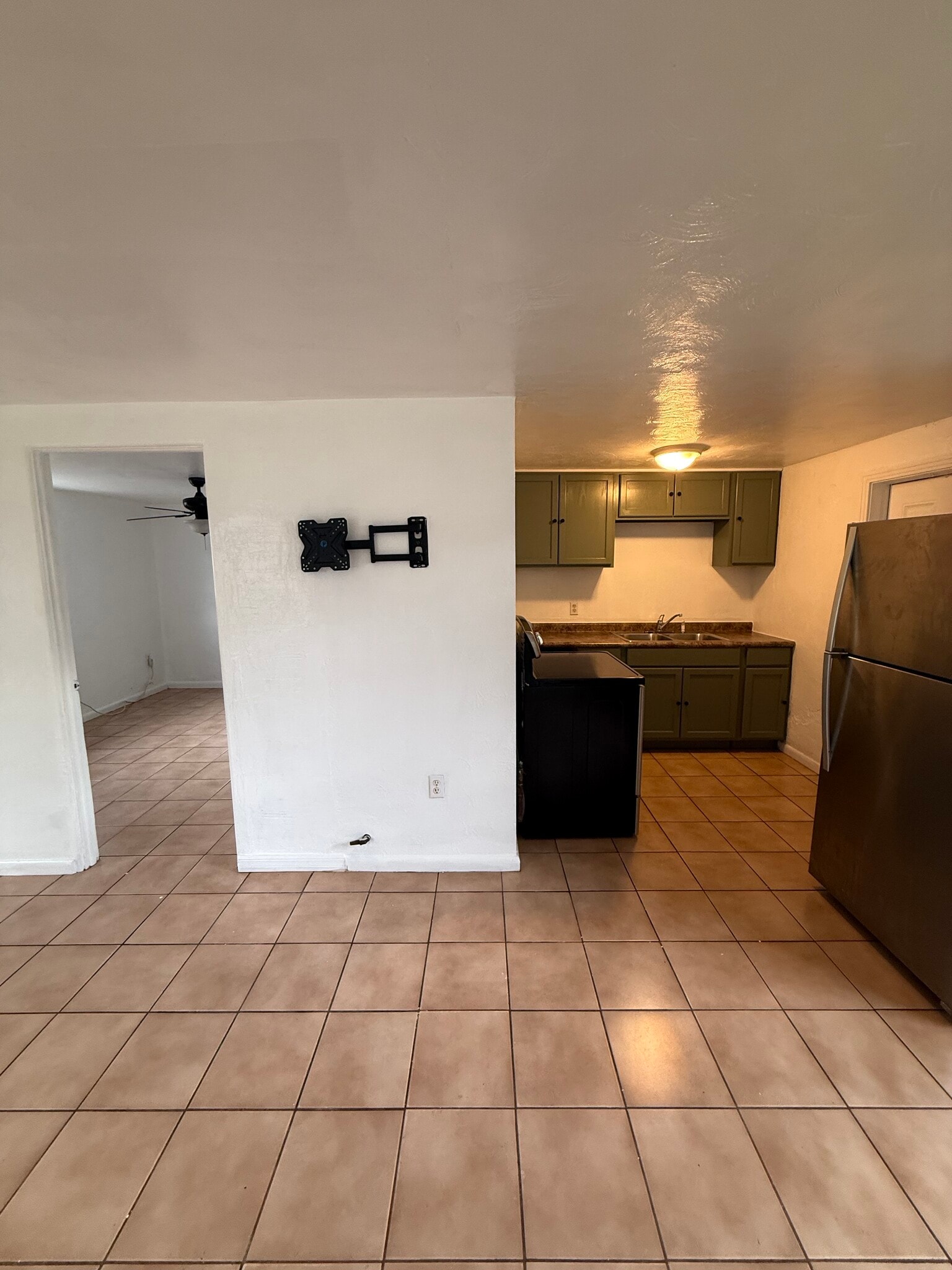 Building Photo - 69 E Seminole Ave