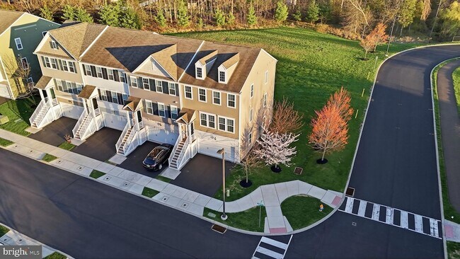 Building Photo - 1700 Beacon Ln
