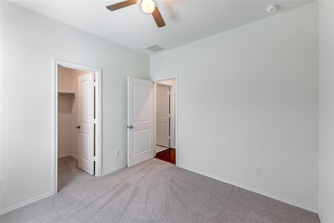 Building Photo - 2950 E Old Settlers Blvd