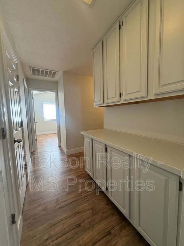 Building Photo - 994 Wheatland Ct