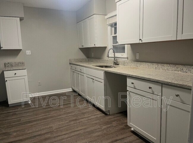 Building Photo - 1423 Abernathy Rd