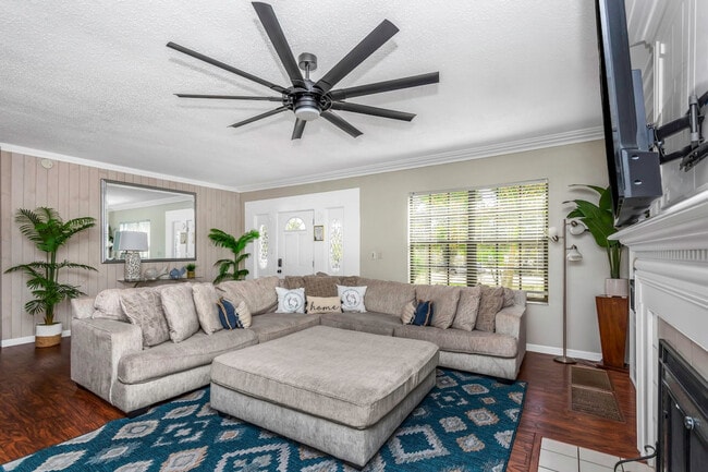 Building Photo - 1679 Tampa Rd