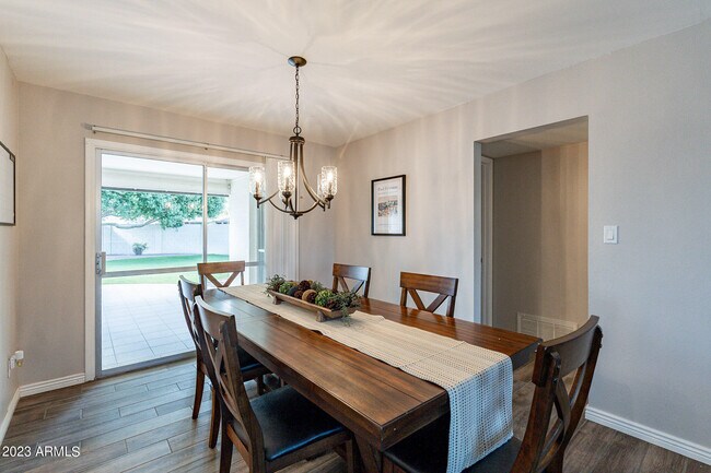 Building Photo - 4016 S Holbrook Ln