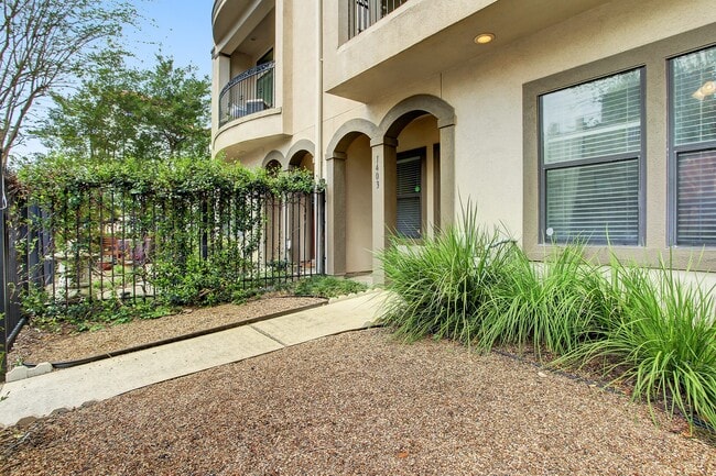 Building Photo - 1403 Rosedale St