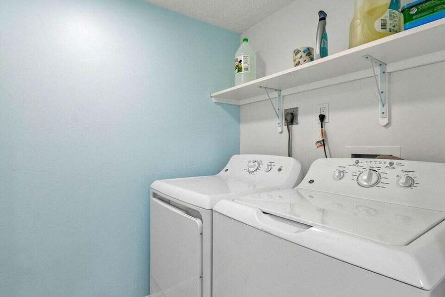 Building Photo - 7076 Huntington Ln