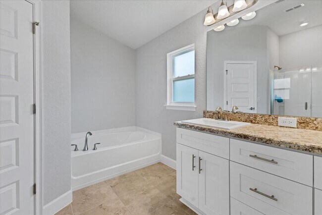 Building Photo - Welcome in to this beautiful Unfurnished -...
