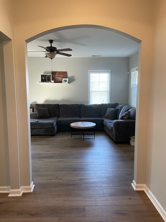 Building Photo - 311 Pebble Shore Dr
