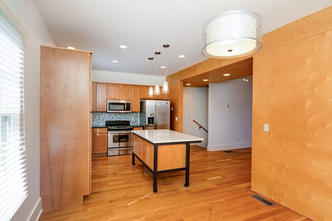 Building Photo - 3186 Parthenon Ave
