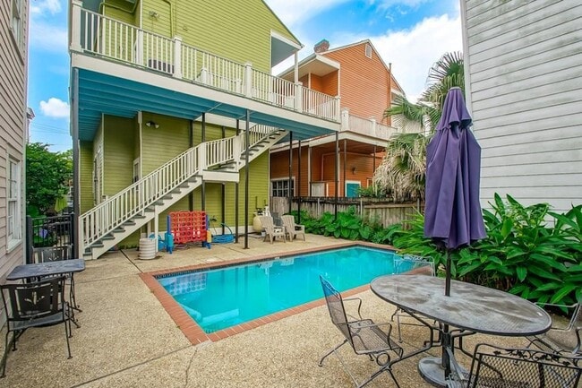 Building Photo - 1446 St Mary St