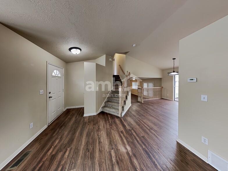 Building Photo - 568 S 925 E